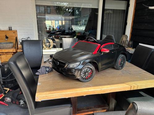 Electrice Mercedes C63 AMG, Kinderen en Baby's, Speelgoed | Speelgoedvoertuigen, Gebruikt, Afstandsbediening, Ophalen