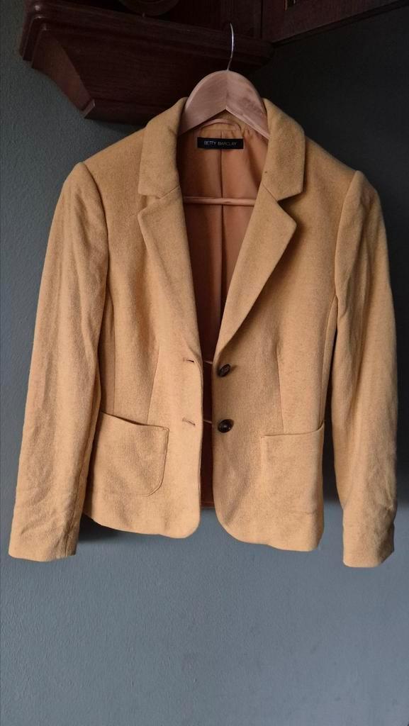 Betty Barclay zgan oker geel wollen jasje mt 38, Kleding | Dames, Jasjes, Kostuums en Pakken, Zo goed als nieuw, Jasje, Maat 38/40 (M)