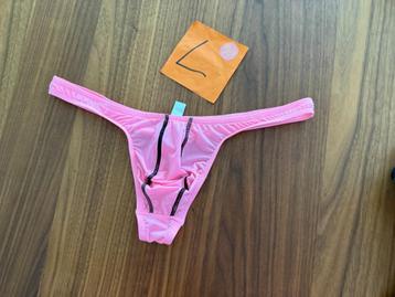 nylon roze string, maat L, shiny beschikbaar voor biedingen
