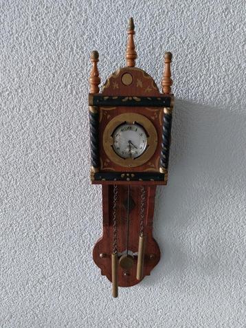 Porte-Montre met klokje beschikbaar voor biedingen