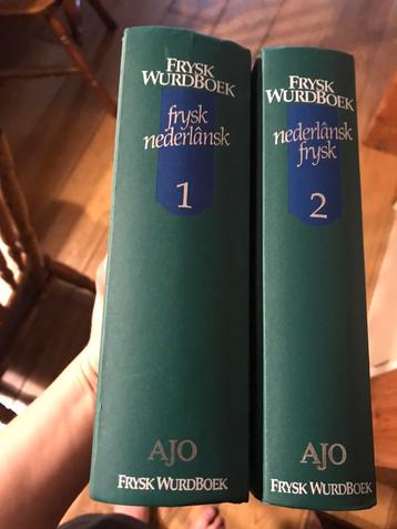 Frysk wurdboek 2 dielen beschikbaar voor biedingen