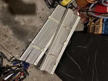 Houten jaloezieën beschikbaar voor biedingen