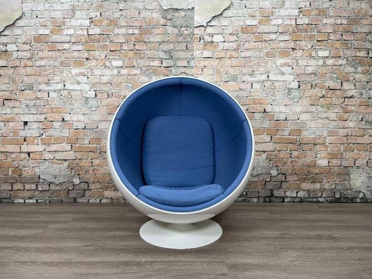 Eero Aarnio Originals Ball Chair bij TheReSales, Huis en Inrichting, Fauteuils, Zo goed als nieuw, Metaal, Stof, Overige materialen