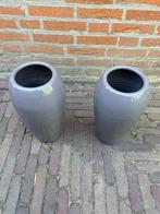 2 Grijze Bloempotten - Rond - ZGAN, Overige materialen, Minder dan 60 cm, Rond, Ophalen of Verzenden
