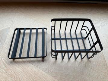 Metalen Mand Zwart Vierkant beschikbaar voor biedingen
