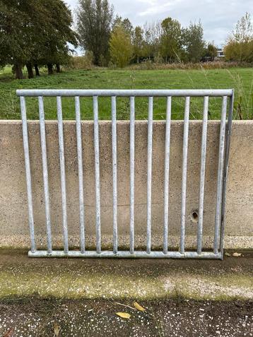 Gegalvaniseerd Spijlenhekje - 129x109cm beschikbaar voor biedingen