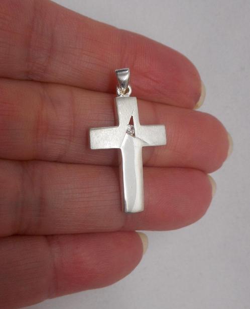 Mooi zilveren kruis hangertje met steentje nr.1546, Sieraden, Tassen en Uiterlijk, Kettinghangers, Zo goed als nieuw, Zilver, Zilver