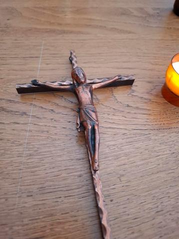 Kruisbeeld met crucifix  beschikbaar voor biedingen