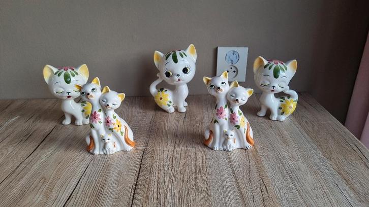 5 Mooie Vintage Poezen Beelden met Bloemen Japan Porselein, Verzamelen, Beelden en Beeldjes, Gebruikt, Dier, Verzenden