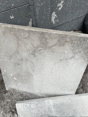 60x60cm tegels GRATIS afhalen, voornamelijk snijstukken beschikbaar voor biedingen