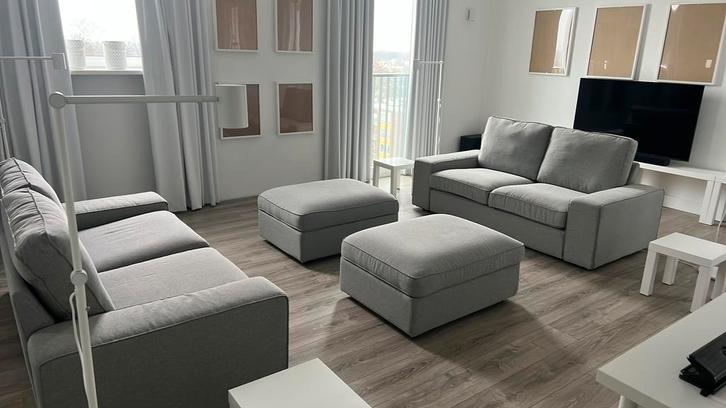 Bankstel 2 zits en poef Kivik ikea Stof lichtgrijs, Huis en Inrichting, Banken | Complete zithoeken, Zo goed als nieuw, Stof, Ophalen of Verzenden