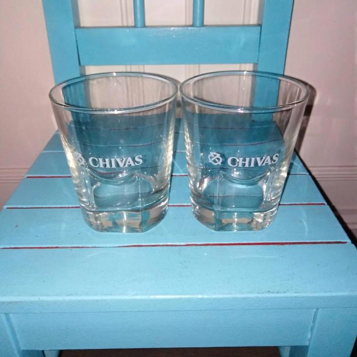 Chivas Regal Scotch Whisky glazen met mooi relief 2 stuks, Verzamelen, Glas en Borrelglaasjes, Zo goed als nieuw, Overige typen