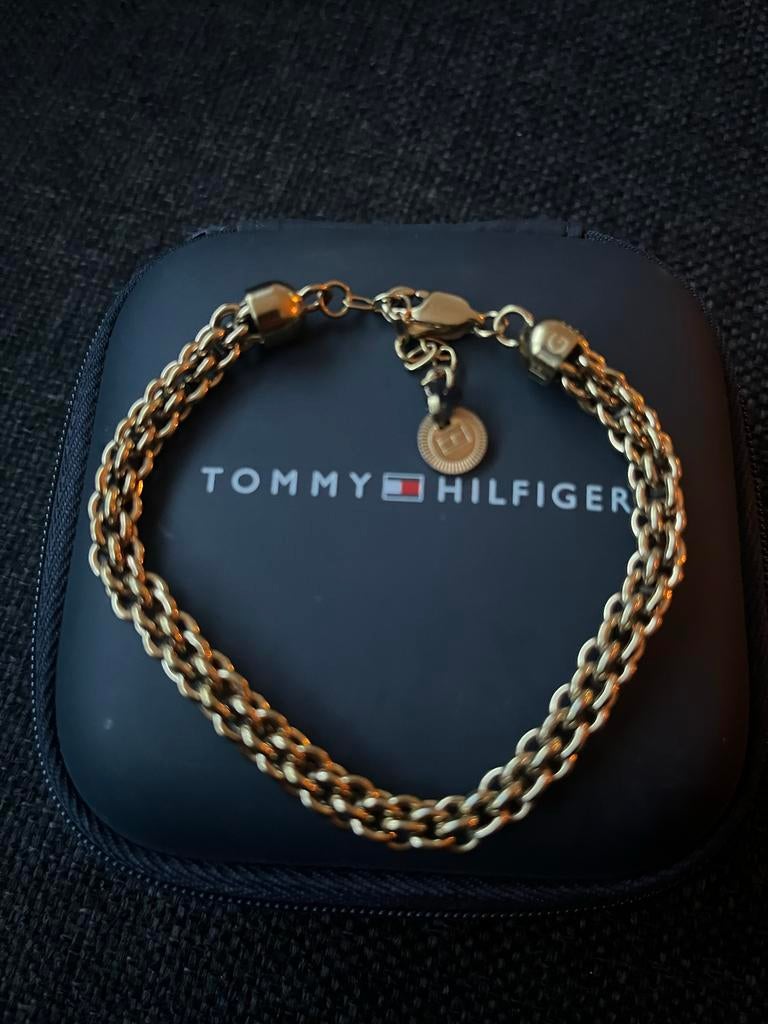 Tommy Hilfiger armband voor dames., Sieraden, Tassen en Uiterlijk, Armbanden, Ophalen of Verzenden, Zo goed als nieuw, Goud, Overige materialen