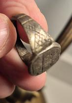 Middeleeuwse ring zilver bodemvondst inscripties, Ophalen of Verzenden