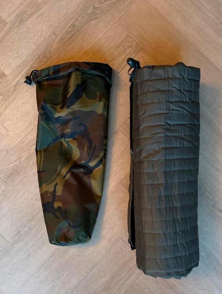 Outdoor leger matje / Slaapmat met camouflage hoes, Caravans en Kamperen, Slaapmatten, Gebruikt, 1-persoons, Ophalen of Verzenden