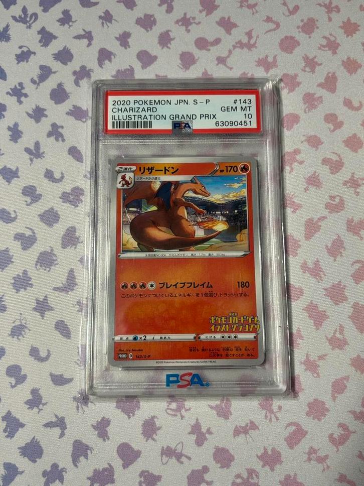 PSA 10 CHARIZARD JAPANESE S-P 143 2020 GRAND PRIX, Hobby en Vrije tijd, Verzamelkaartspellen | Pokémon, Verzenden