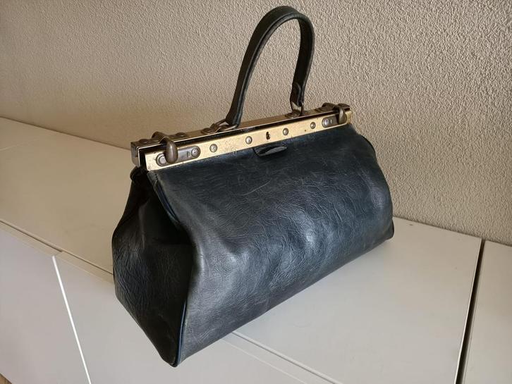 Vintage leren dokterstas met messing sluitwerk, Sieraden, Tassen en Uiterlijk, Tassen | Reistassen en Weekendtassen, Zo goed als nieuw