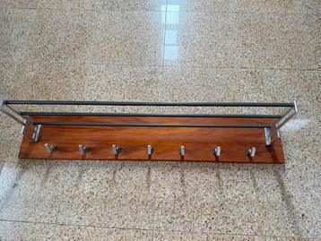 Prachtige vintage kapstok teakhout met art deco accenten beschikbaar voor biedingen