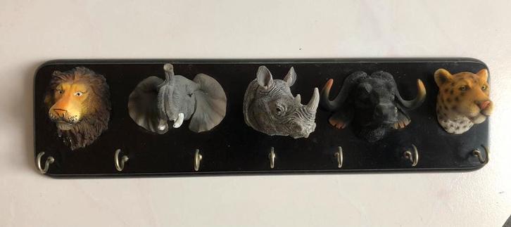 Mooie dieren kapstok met de Big 5 op houten achtergrond, Huis en Inrichting, Woonaccessoires | Kapstokken, Zo goed als nieuw, Wandkapstok