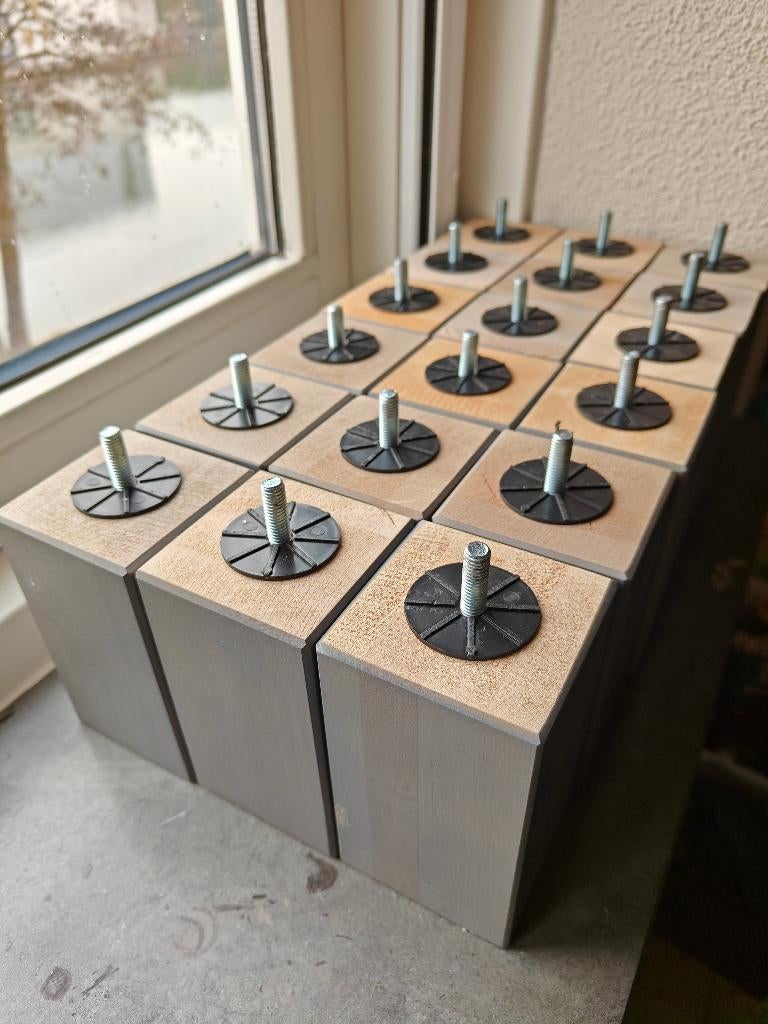 18x Houten meubelpoten 7x7cm, hoogte 12cm, Huis en Inrichting, Woonaccessoires | Overige, Ophalen, Hout, Zo goed als nieuw, Modern