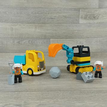 duplo graafmachine en kiepvrachtwagen beschikbaar voor biedingen