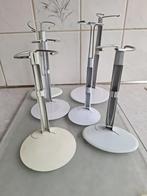 Zes poppenstandaardjes, in diverse maten., Ophalen