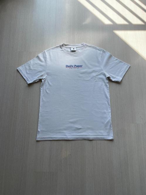 T-shirt van Daily Paper in de kleur Wit maat XS, Kleding | Heren, T-shirts, Zo goed als nieuw, Maat 46 (S) of kleiner, Wit, Ophalen of Verzenden