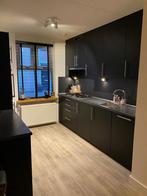 Moderne zwart gewrapte Bruynzeel keuken – incl. apparatuur, Ophalen, Zo goed als nieuw, Graniet of Steen