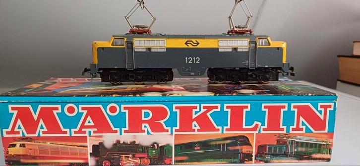 Märklin 3055.1 locomotief 1212 *gedeelde roosters - uniek*, Hobby en Vrije tijd, Modeltreinen | H0, Zo goed als nieuw, Locomotief