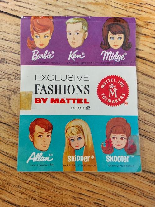 Barbie exclusive fashions by Mattel book 2 rek5, Verzamelen, Overige Verzamelen, Gebruikt, Ophalen of Verzenden