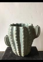 Grijs / groene cactus bloempot van steen. Zwaar. Ong 16 cm H, Ophalen of Verzenden, Zo goed als nieuw