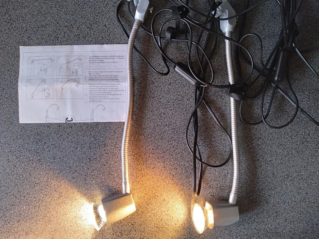 2 zilverkleurige halogeen leeslampjes, Ophalen, Nieuw