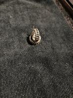 Buddha to Buddha Oorbellen Chain, Ophalen of Verzenden, Gebruikt, Zilver, Hangers