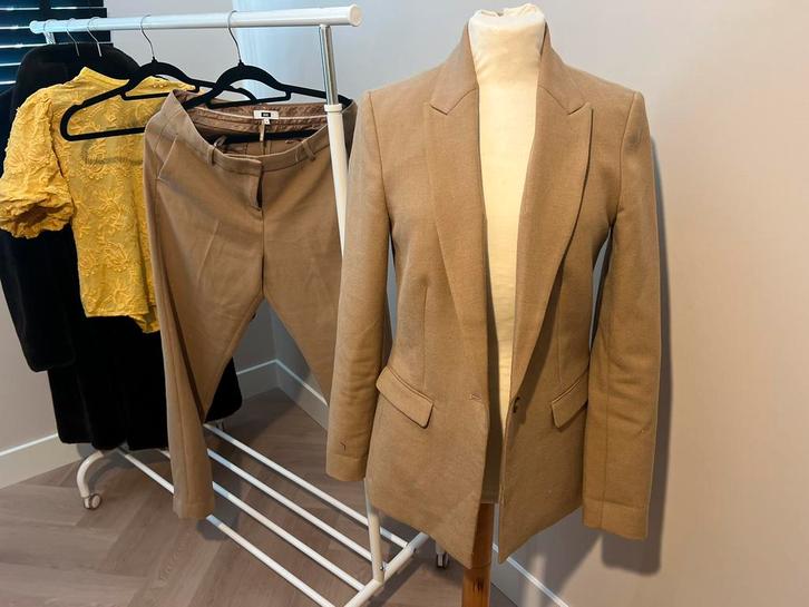 Dames pak blazer en broek beige lichtbruin WE, Kleding | Dames, Jasjes, Kostuums en Pakken, Gedragen, Kostuum of Pak, Maat 36 (S)