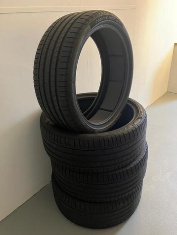 SET 4 PIRELLI autobanden 22 inch beschikbaar voor biedingen