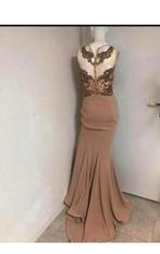 Elegante beige galajurk met gouden details - Maat 38, Maat 38/40 (M), Galajurk, Beige, Ophalen of Verzenden