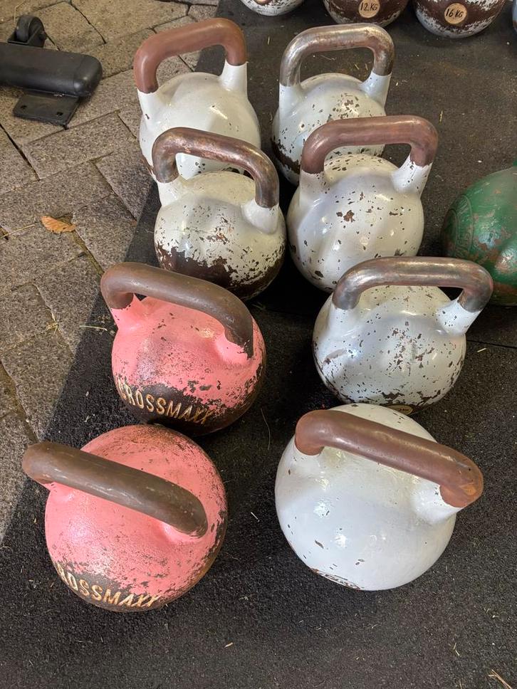 Kettlebell Set - 8 Stuks - 80kg Totaal, Sport en Fitness, Fitnessmaterialen, Gebruikt, Kettlebell, Armen, Ophalen
