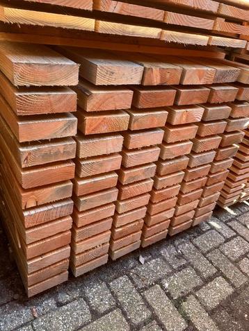 Partij overjarige Douglas balken en planken scherpe prijs beschikbaar voor biedingen