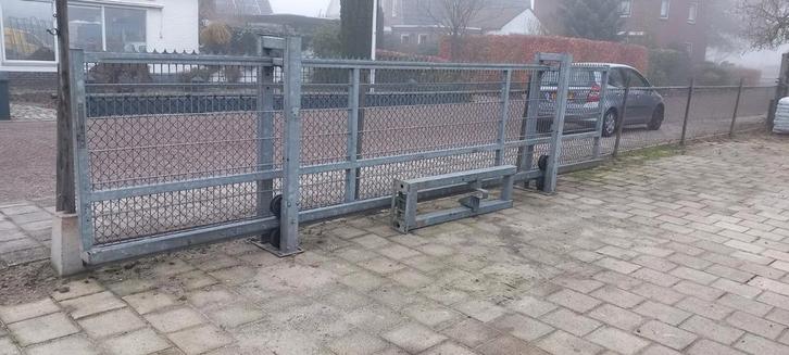 SCHUIFPOORT 4 mtr doorrij vrijdragend, Tuin en Terras, Tuinhekken en Hekwerk, Gebruikt, Spijlenhekwerk, IJzer, Ophalen of Verzenden