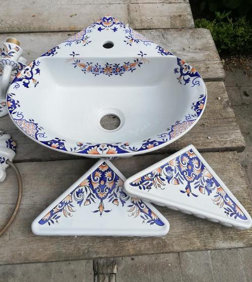 Frans hoekfonteintje, 2x hoekplanchet, zeepbakje, lampen ed, Antiek en Kunst, Curiosa en Brocante, Ophalen