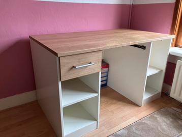 Bureau voor hobby of studentenkamer beschikbaar voor biedingen
