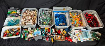 Heel veel lego sets etc. Waaronder 85 Poppetjes.  beschikbaar voor biedingen