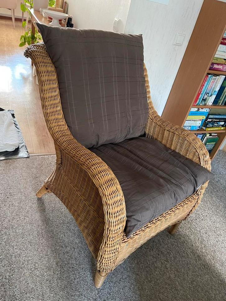 Rustieke Rieten Stoel met Kussen, Antiek en Kunst, Antiek | Meubels | Stoelen en Banken, Ophalen