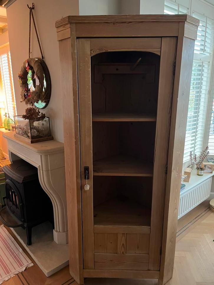 GRATIS Geloogd grenen hoekkast, Huis en Inrichting, Kasten | Vitrinekasten, Gebruikt, 150 tot 200 cm, 50 tot 100 cm, 25 tot 50 cm