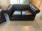 Nette antieke Chesterfield 2-zits bank Bruin/Leer, Antiek en Kunst, Antiek | Meubels | Stoelen en Banken, Ophalen