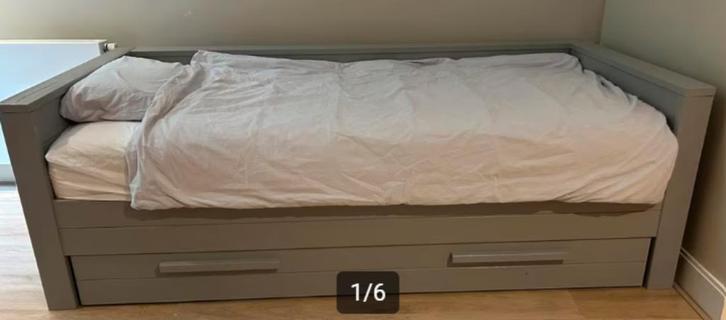 Woood Bedbank Dennis Grenen Beton Grijs., Huis en Inrichting, Slaapkamer | Bedden, Gebruikt, Eenpersoons, 90 cm, 200 cm, Hout