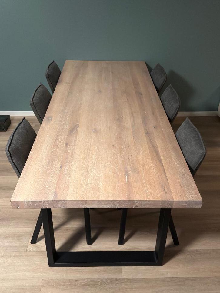 Industriele eettafel (2,6mx1m) met 6 bijpassende stoelen, Huis en Inrichting, Tafels | Eettafels, Zo goed als nieuw, 100 tot 150 cm