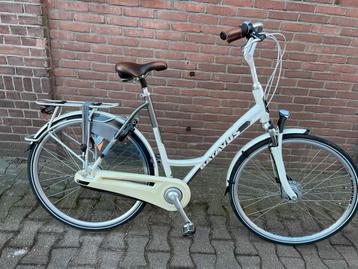 Te koop zeer nette batavus monaco damesfiets fiets beschikbaar voor biedingen