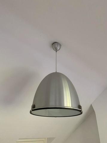Grote industriële lamp zilver kleurig beschikbaar voor biedingen