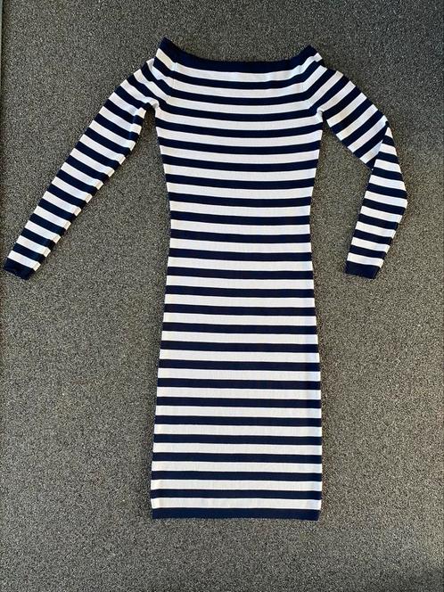 NIKKIE Jolie fijngebreide fitted midi jurk-38🔷, Kleding | Dames, Jurken, Zo goed als nieuw, Maat 38/40 (M), Blauw, Boven de knie